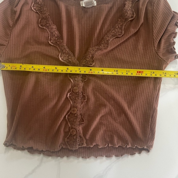 BOZZOLO Y2K brown v-neck button crop top size small - Picture 4 of 5